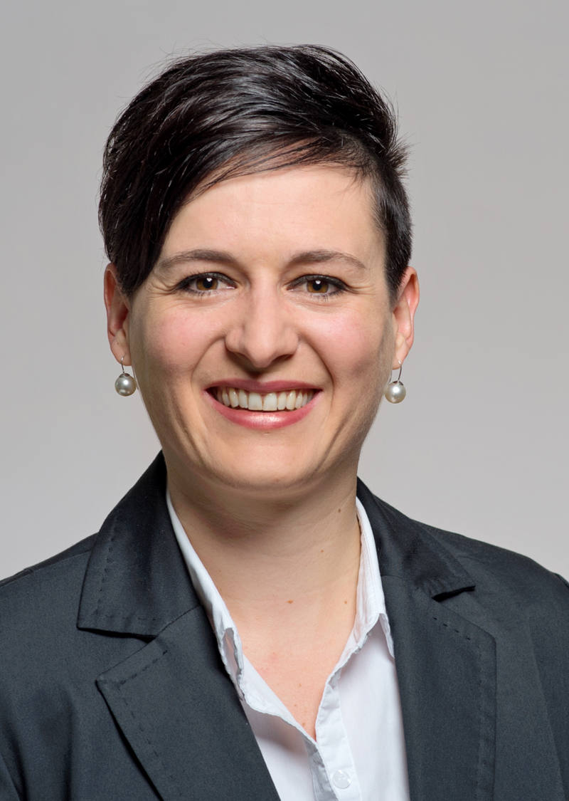 Bettina Angela Arnold Kundenberaterin Senior