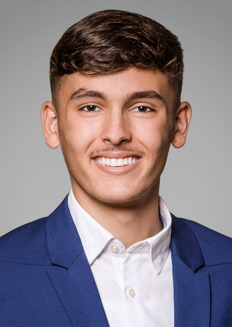 Elon Zenelaj Coll. du service-clientèle