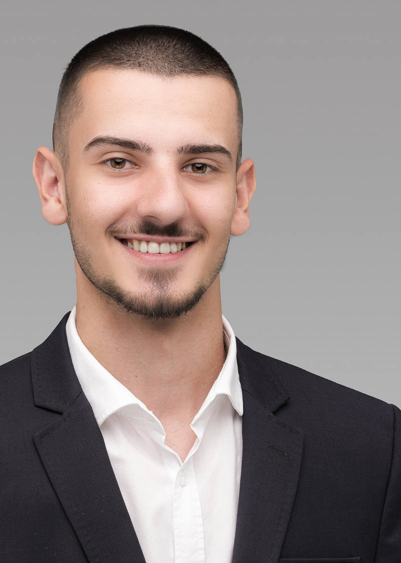 Nikola Dinic Coll. du service-clientèle