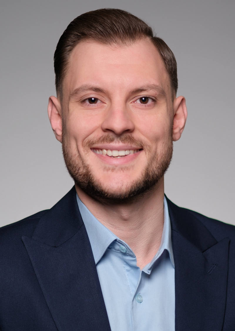 Donmir Daku Client Advisor