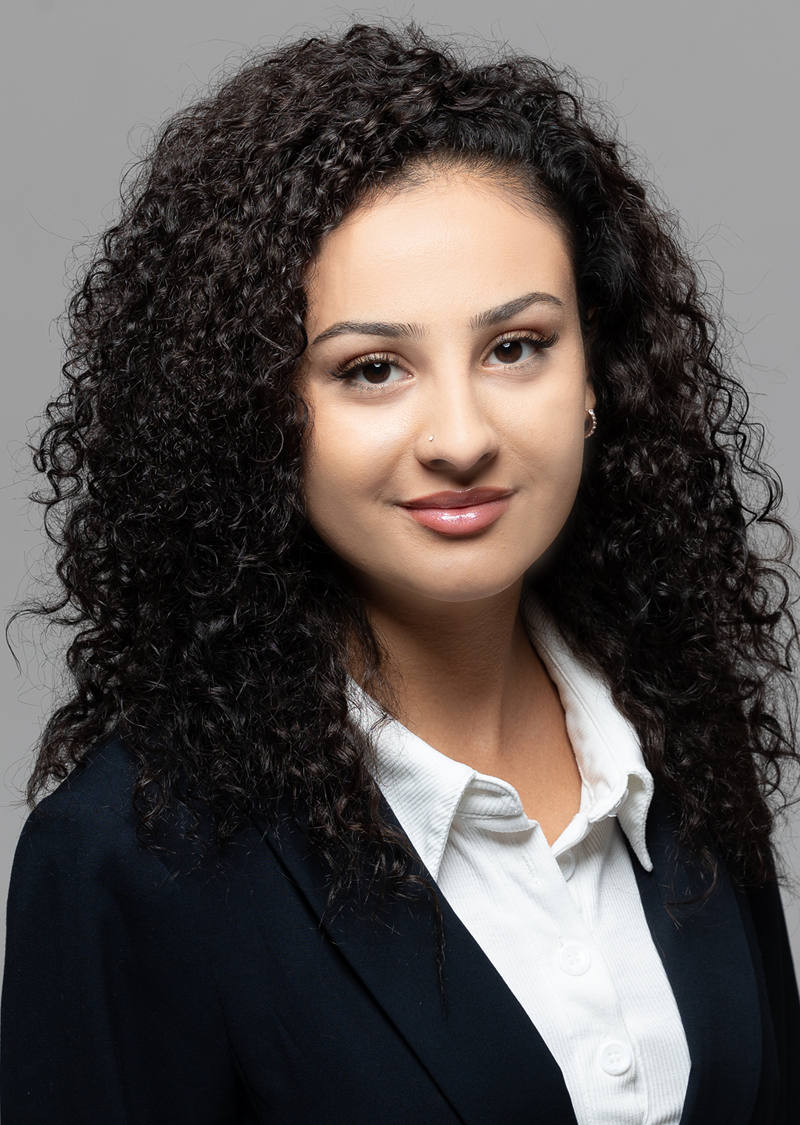 Isra-Naz Asani Coll. du service-clientèle