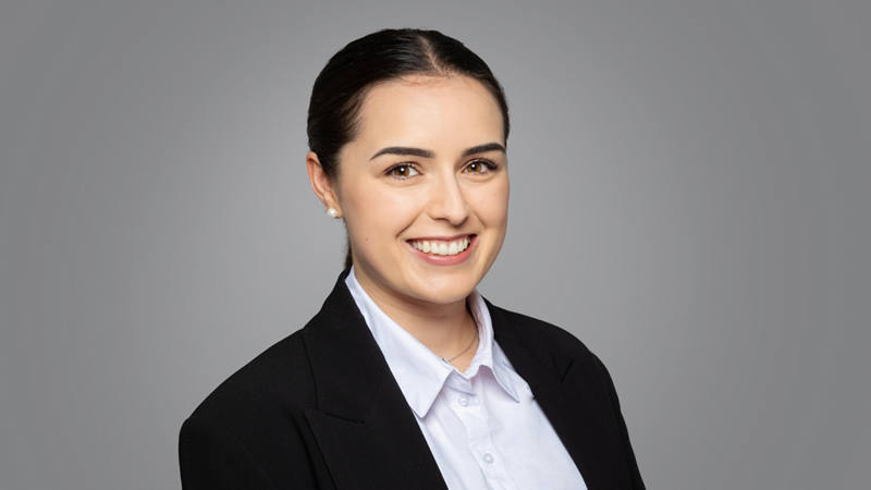 Lena Ahmadi Client Advisor