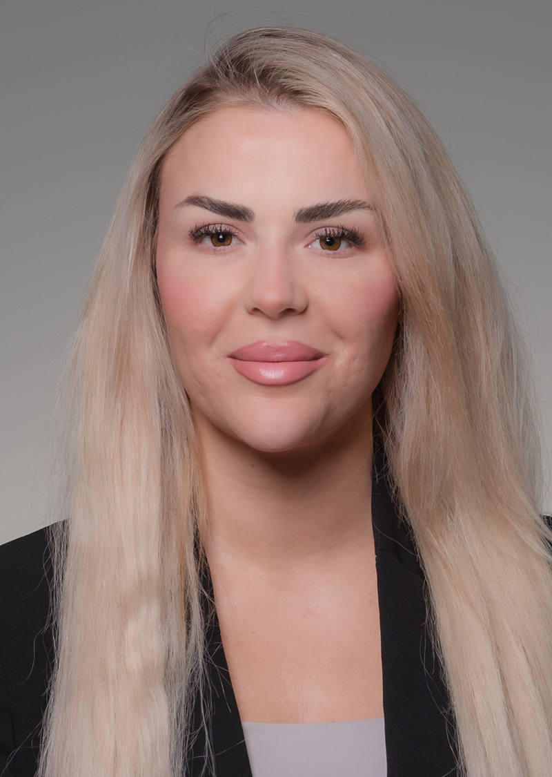 Egzona Nuredini Client Advisor