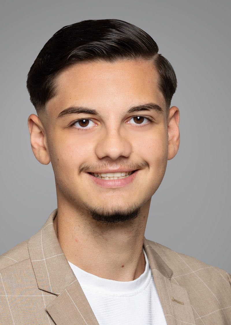 Enes Hajdaroski Coll. du service-clientèle