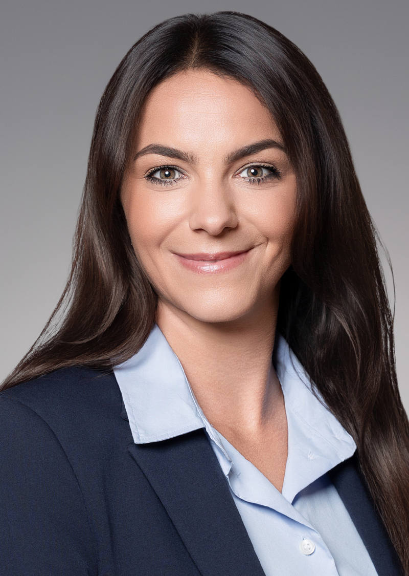 Elita Nuhija Coll. du service-clientèle