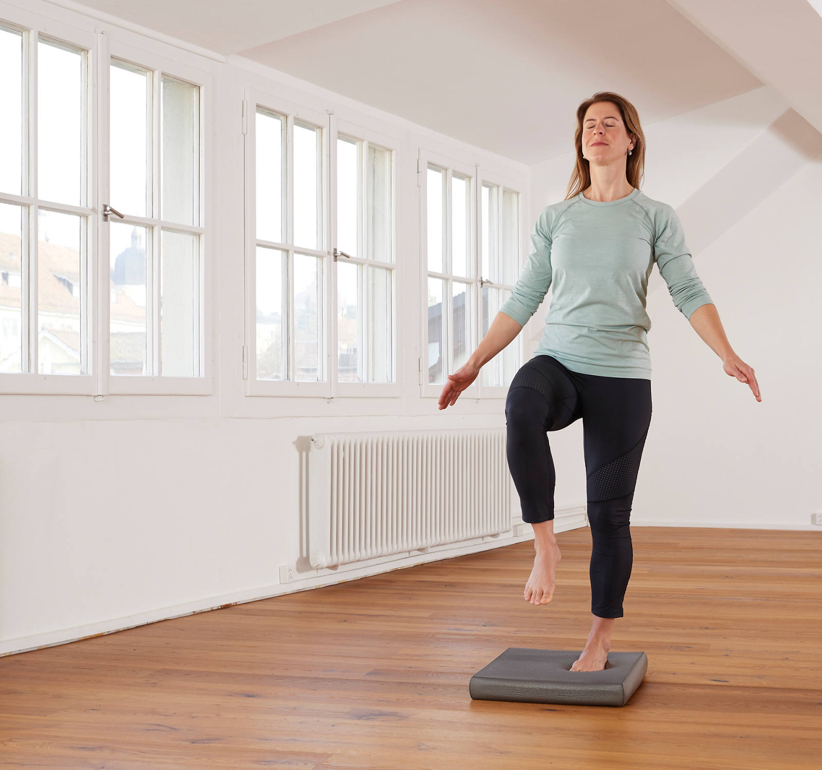 Balance Pad training: Stand on one leg, advanced level