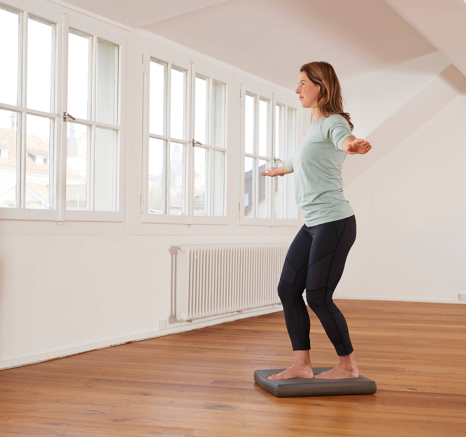 Allenamento con il Balance-pad: con i piedi su una linea