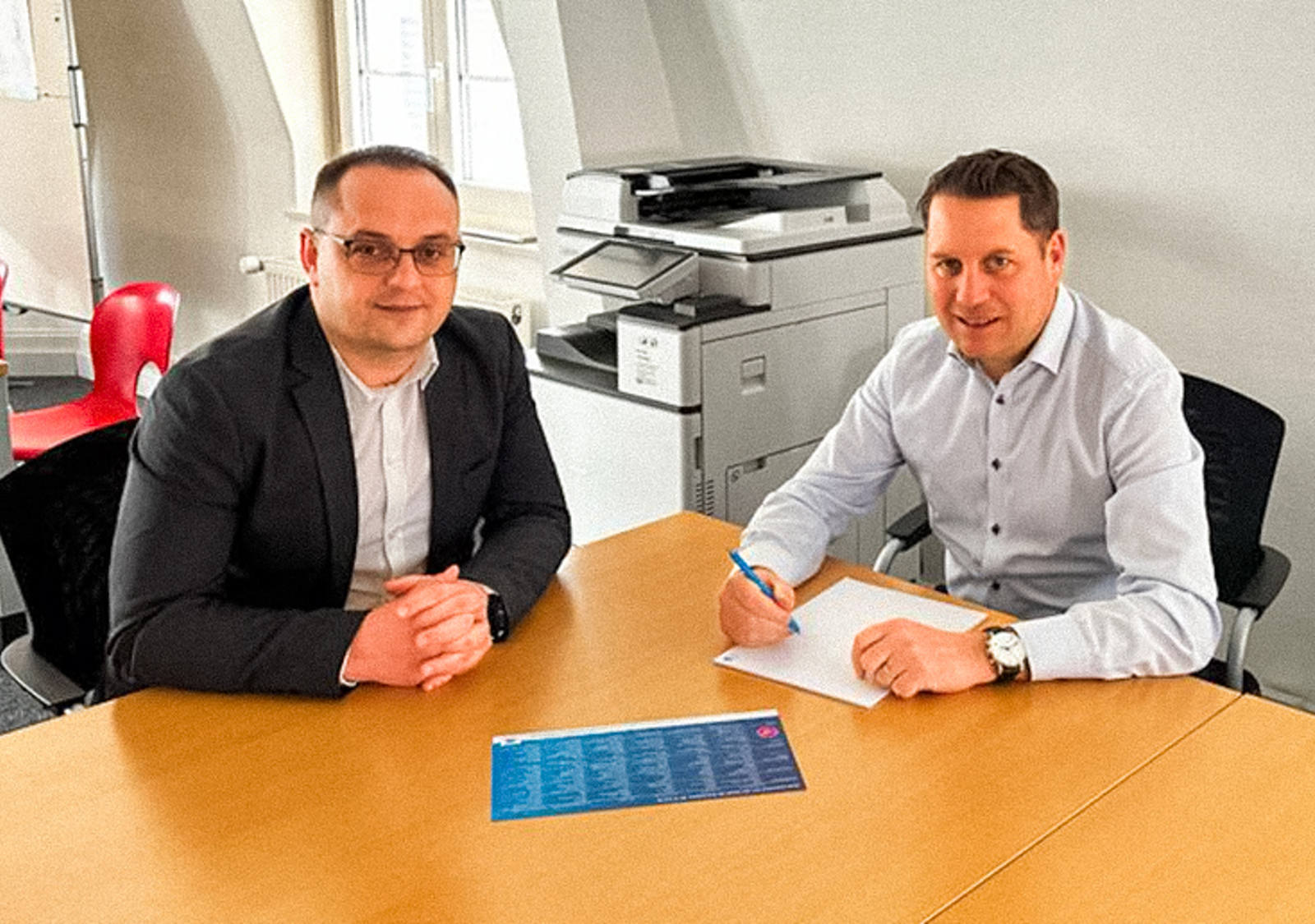 General agent in the Jura Thierry Bourquard (right) and Dzevat Cerkezi (left)