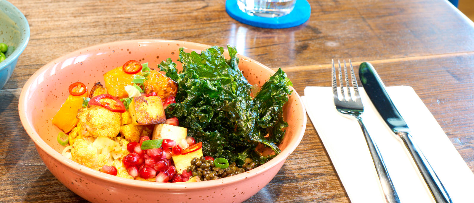 blumenkohl-bowl-cauliflower-tisch-besteck.jpg