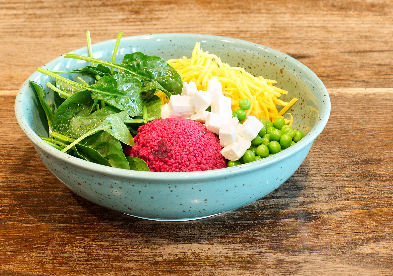 couscous-bowl-spinat-feta-erbsen-karotte.jpg
