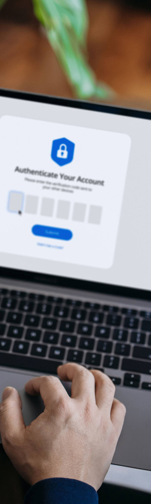 Zweifaktor-Authentifizierung mit Smartphone am Laptop