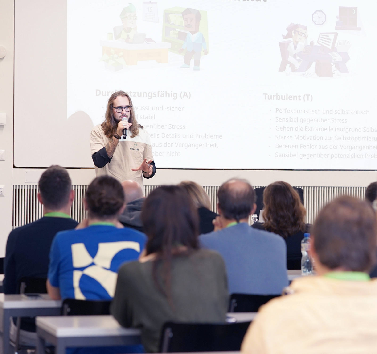 CSS-Mitarbeiter Robin Lys trat als Speaker an der DevCon Lozärn 2025 auf. 
