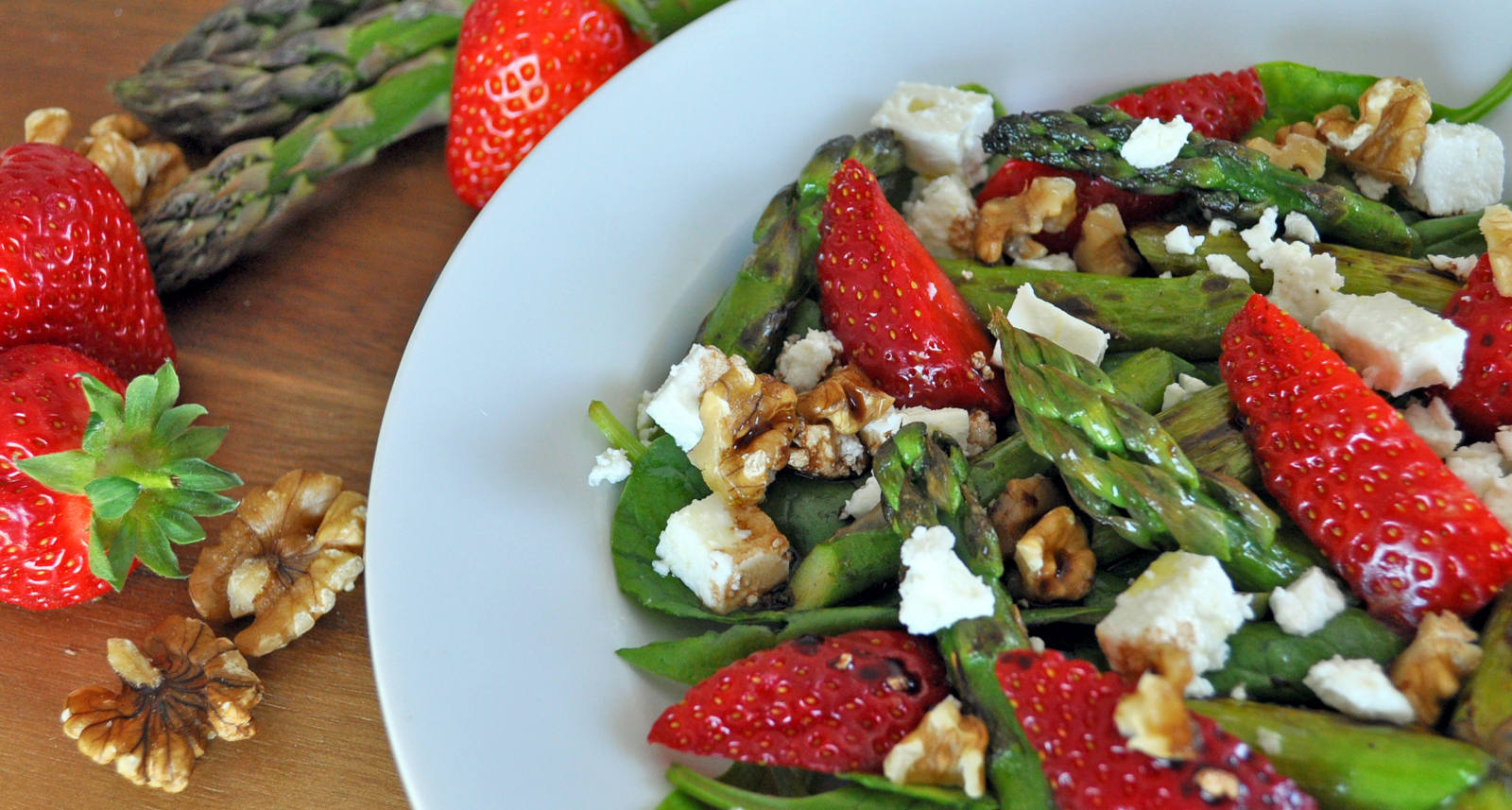 erdbeeren-spargel-salat-vorspeise-feta-baumnuss.jpg