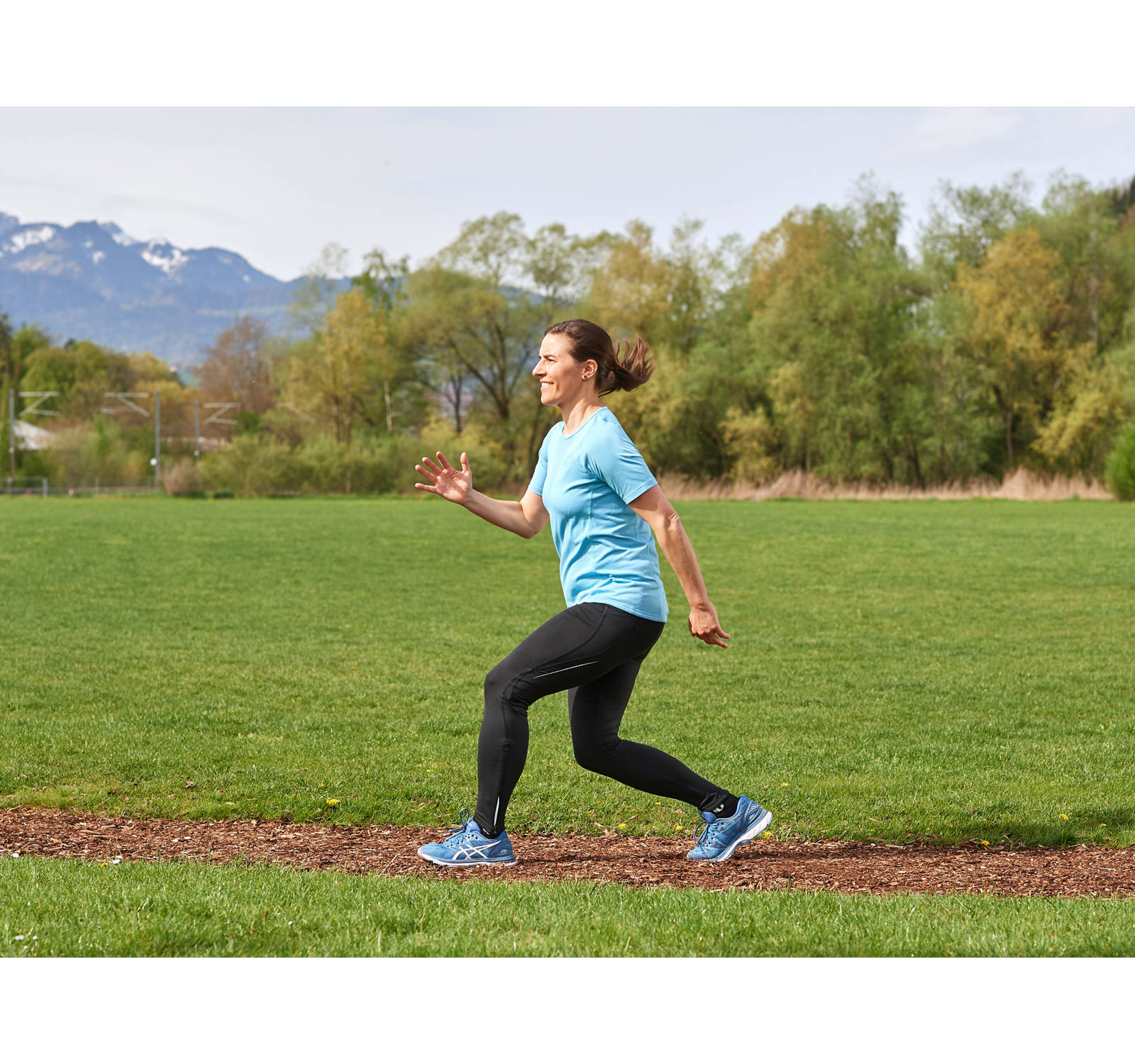 Finnenbahn: Lunge Jump (4)