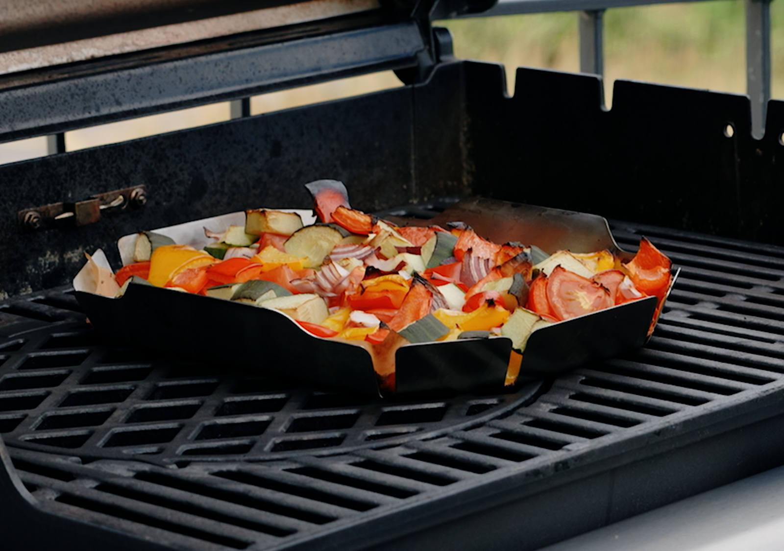 Vegetables are smoked on the grill