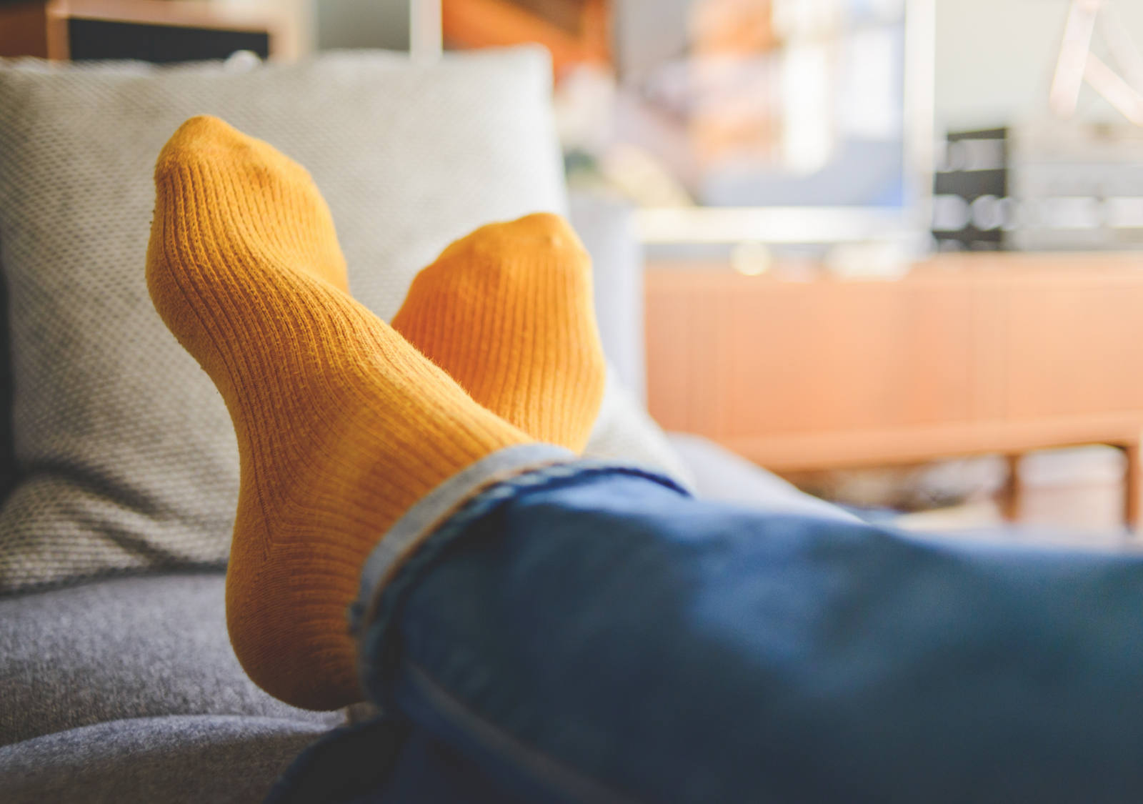 Geschwollene Beine am Abend: Diese 3 Übungen helfen