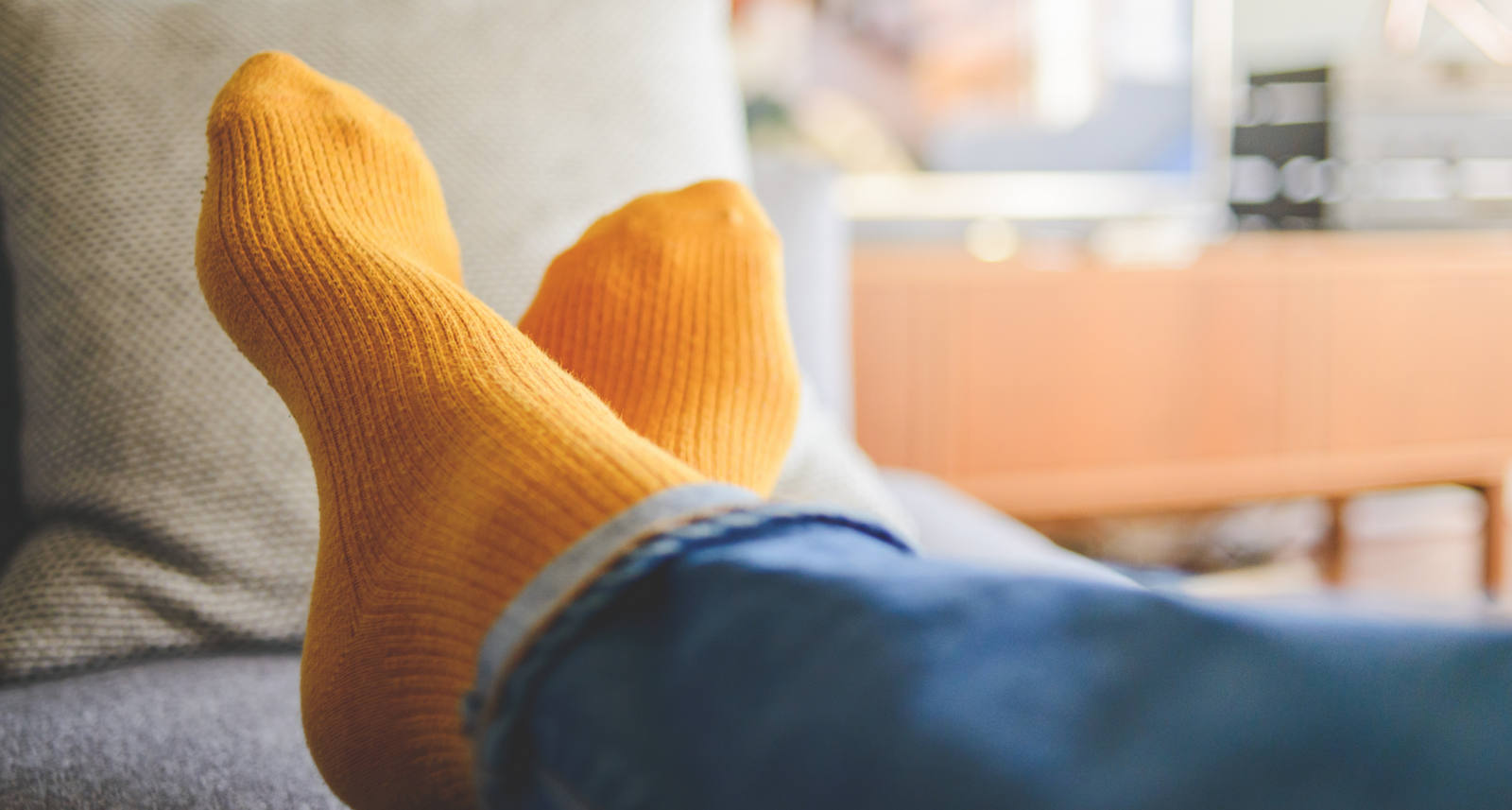 Geschwollene Beine am Abend: Diese 3 Übungen helfen