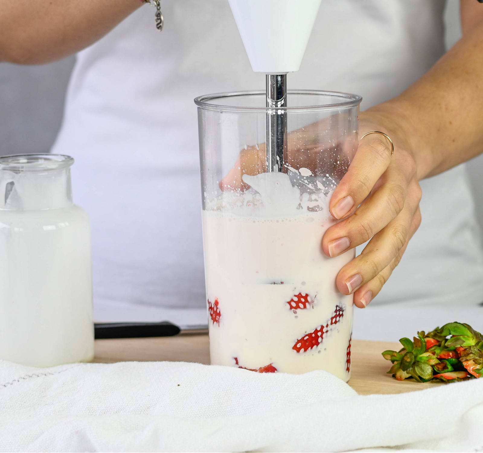 Erdbeer-Kokos-Glace selber machen: Mixen