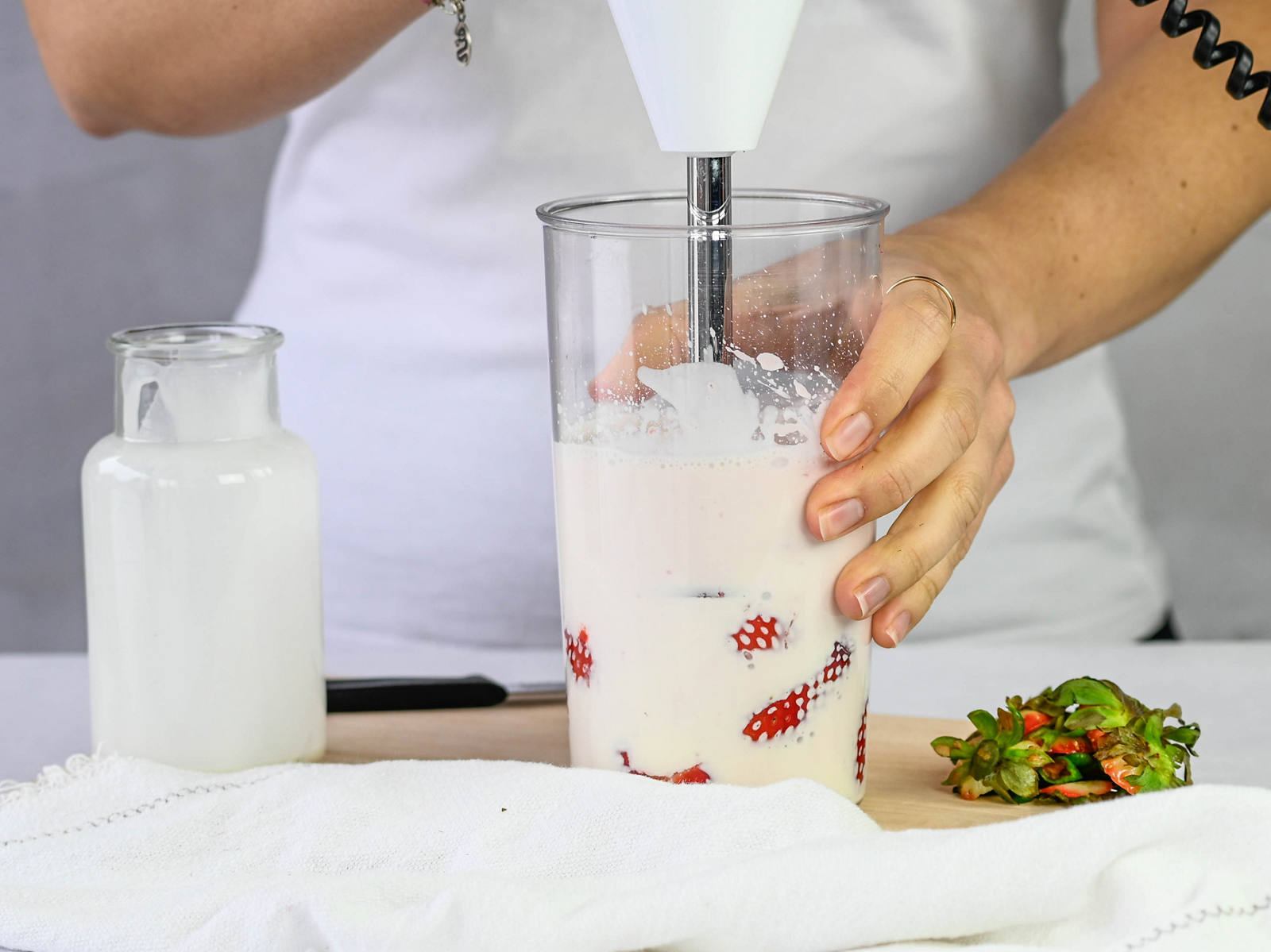 Erdbeer-Kokos-Glace selber machen: Mixen