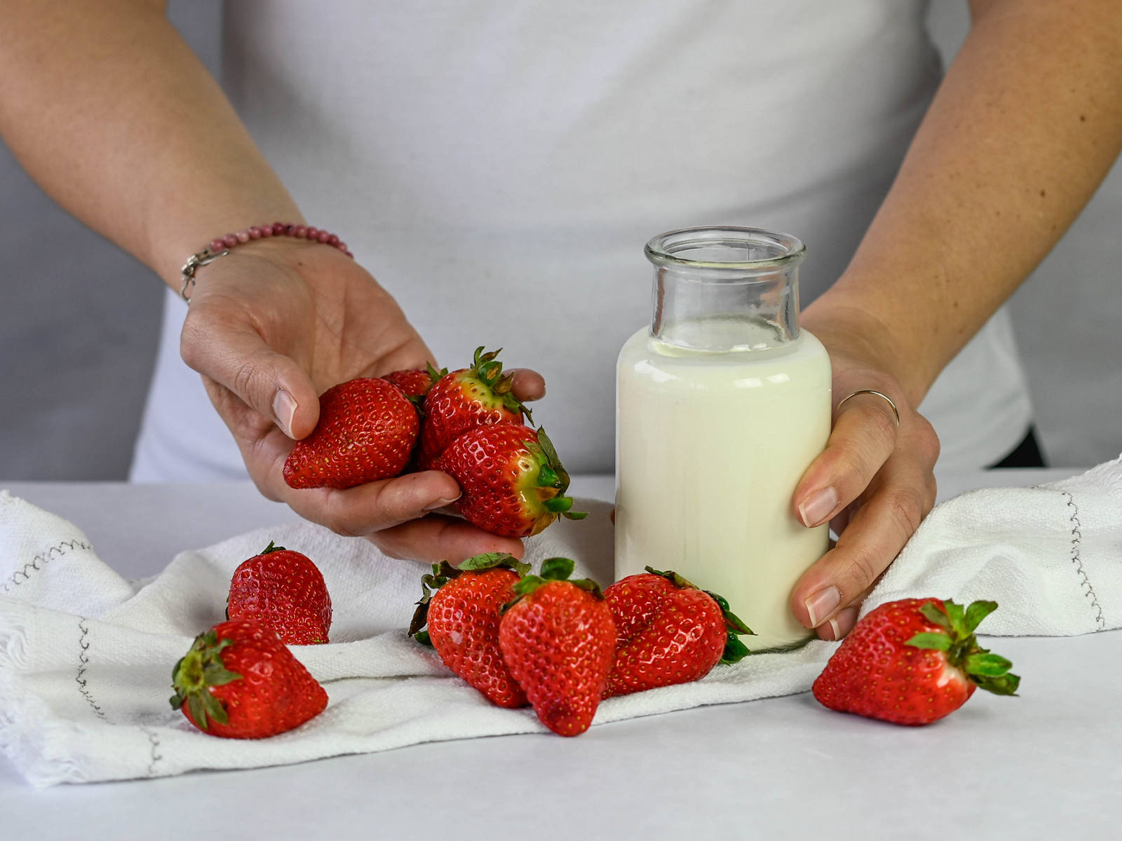 Make your own strawberry-coconut ice cream: Main ingredients