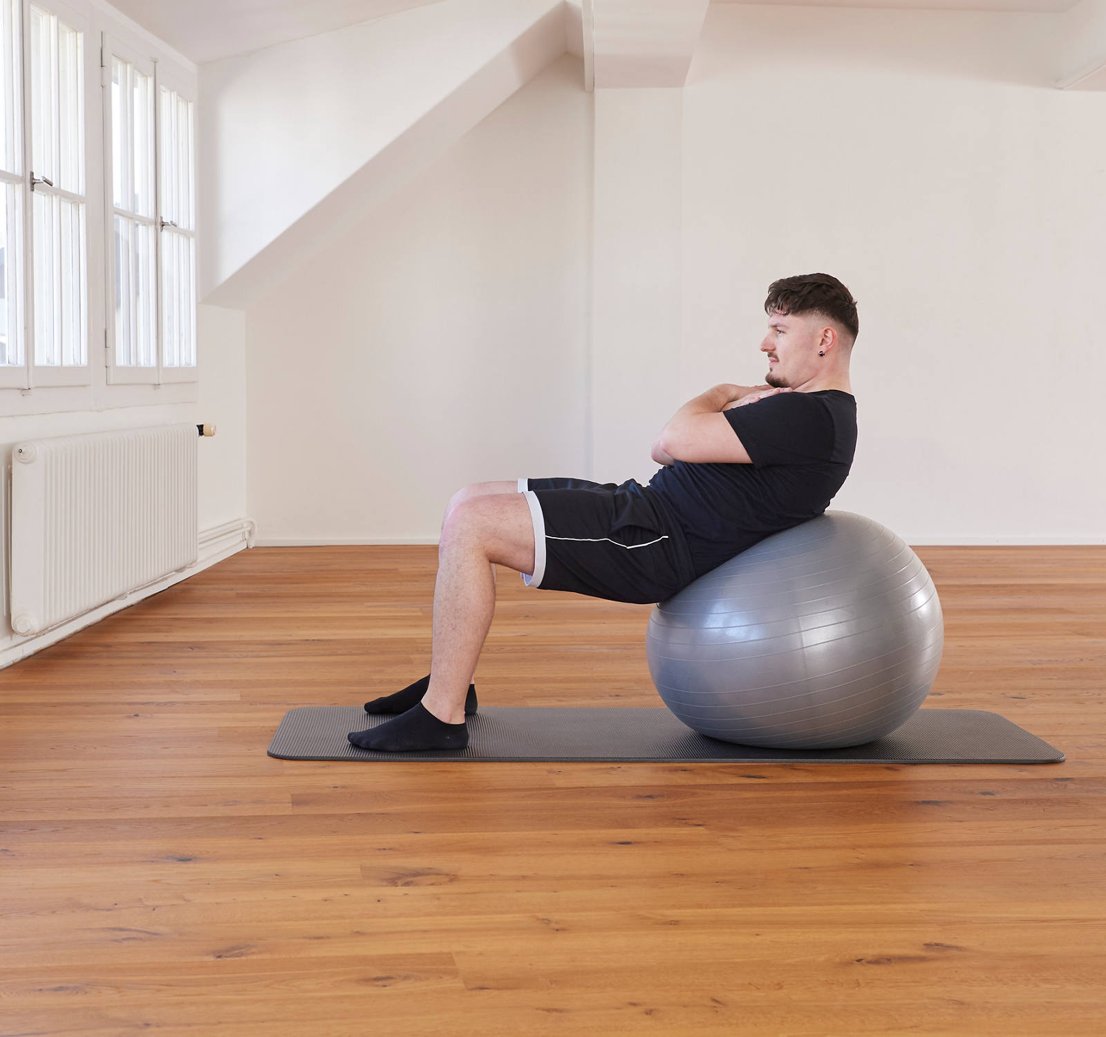 Gymnastic ball – Abdomen muscles: Position 2