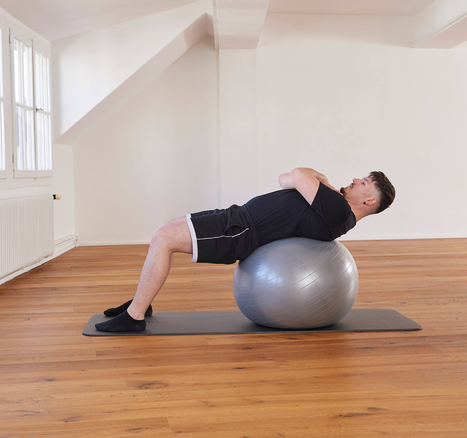 Ballon de gym – musculature abdominale: position 1