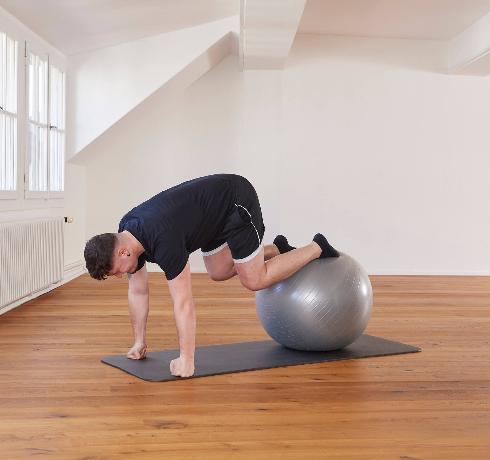 Palla da ginnastica – muscoli del tronco e delle spalle: posizione 2