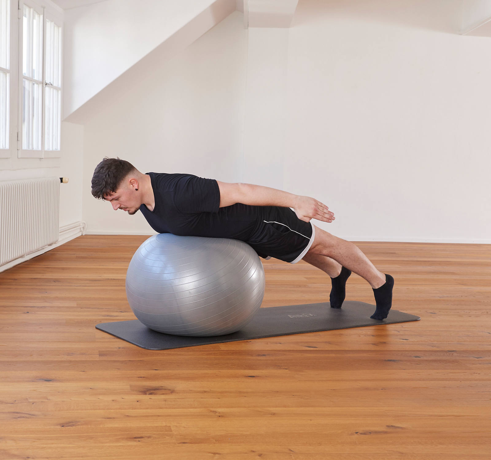 Ballon de gym – «le saut à ski»: position 2