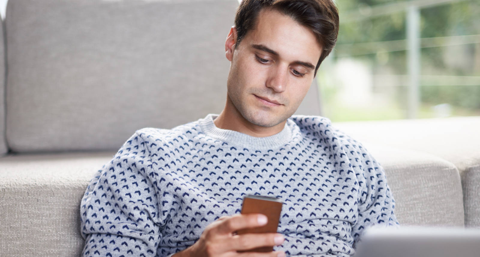 HWS-Syndrom durch Fehlhaltungen wie der «Handy Nacken»