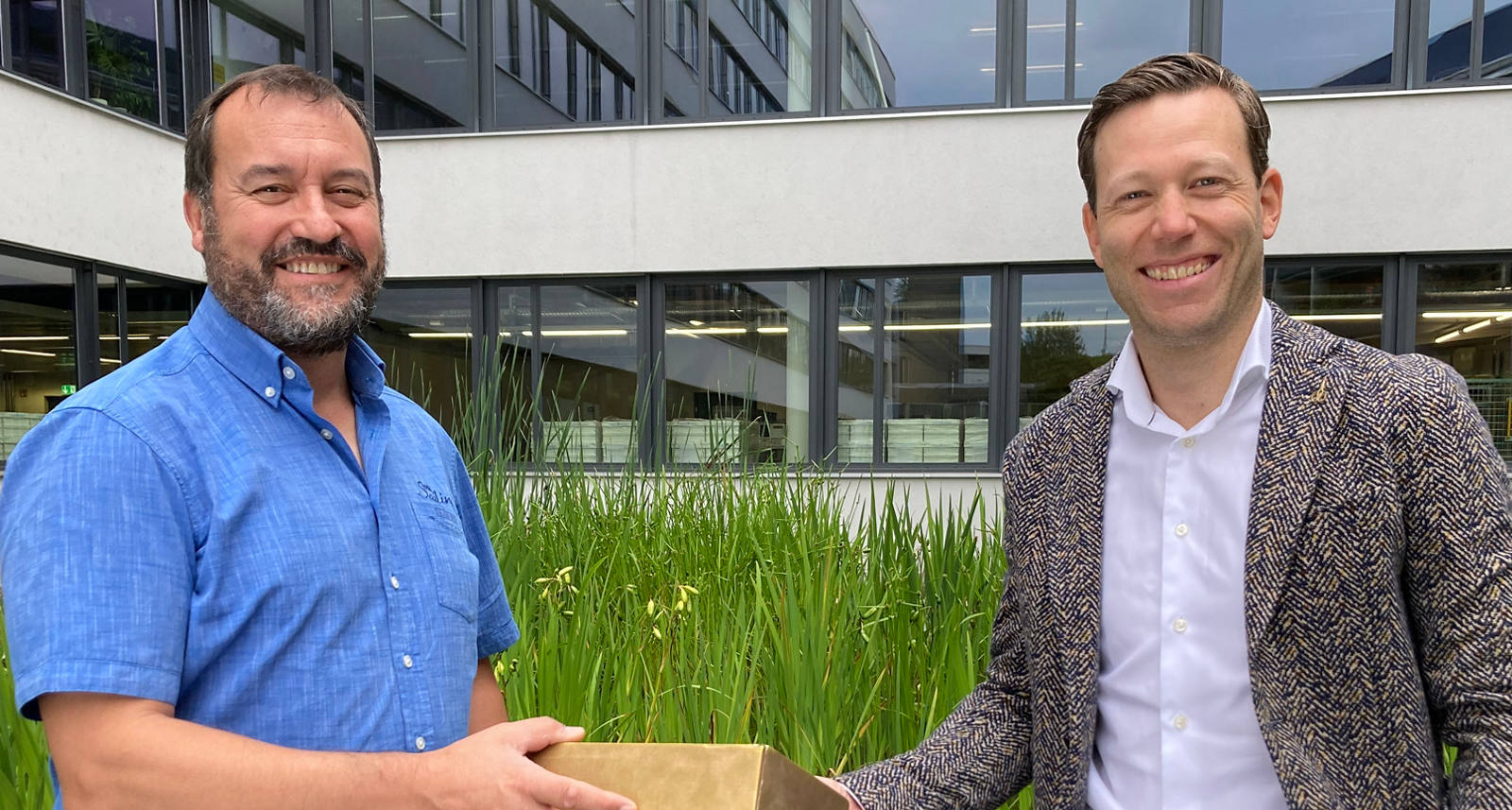 CSS Kickbox: Übergabe der Goldbox von Michael Rieger an Manuel Sanchez