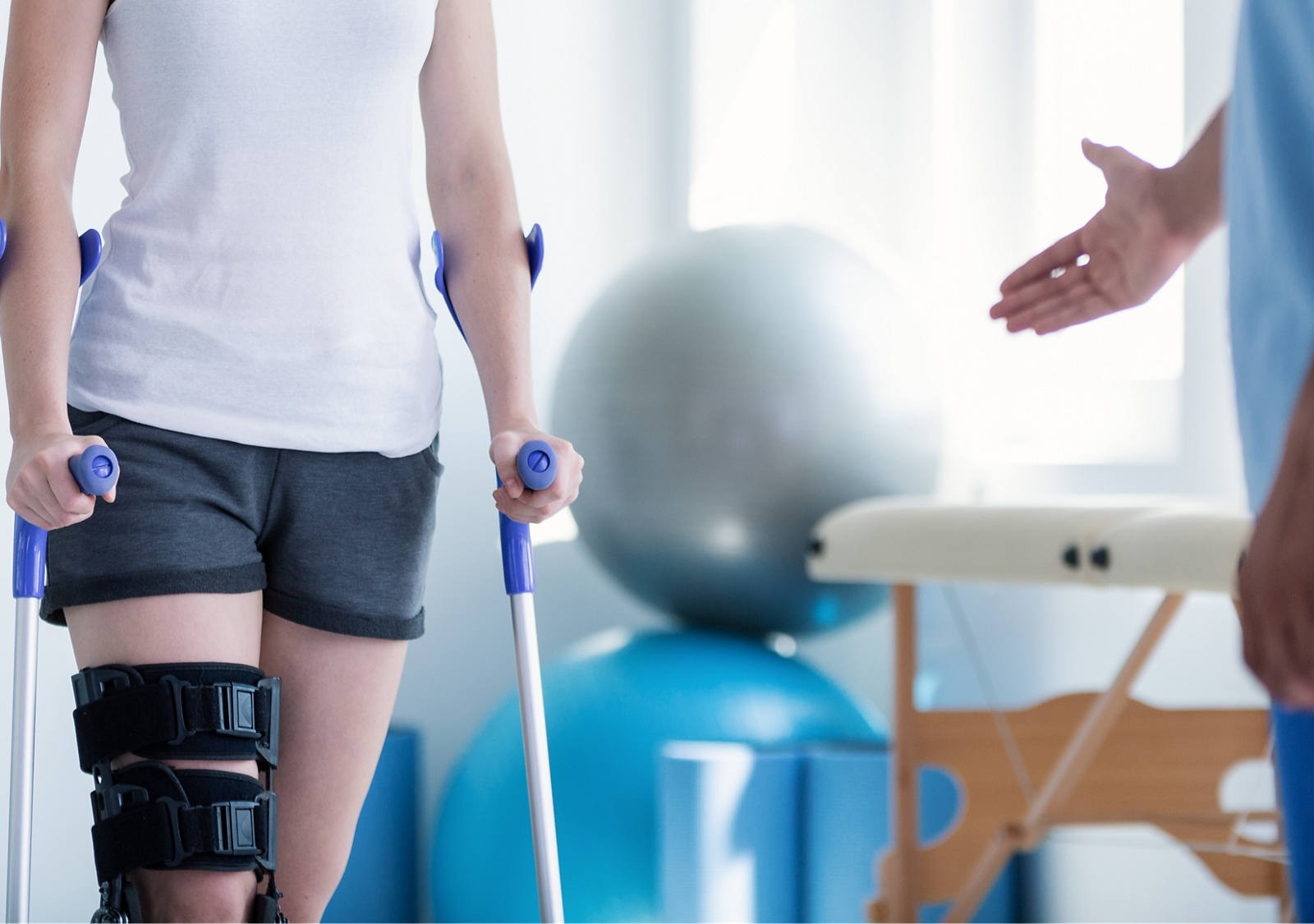 Kreuzbandriss: Ursachen, Symptome und Behandlung