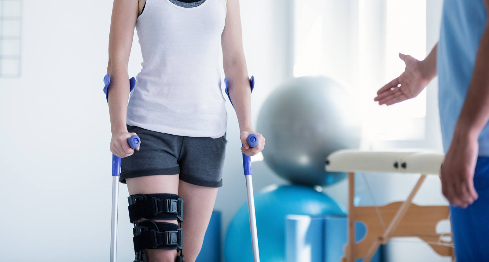 Kreuzbandriss: Ursachen, Symptome und Behandlung