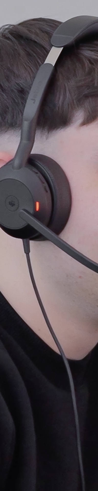 kundendialog-mann-headset-arbeit-beratung-f-2.png