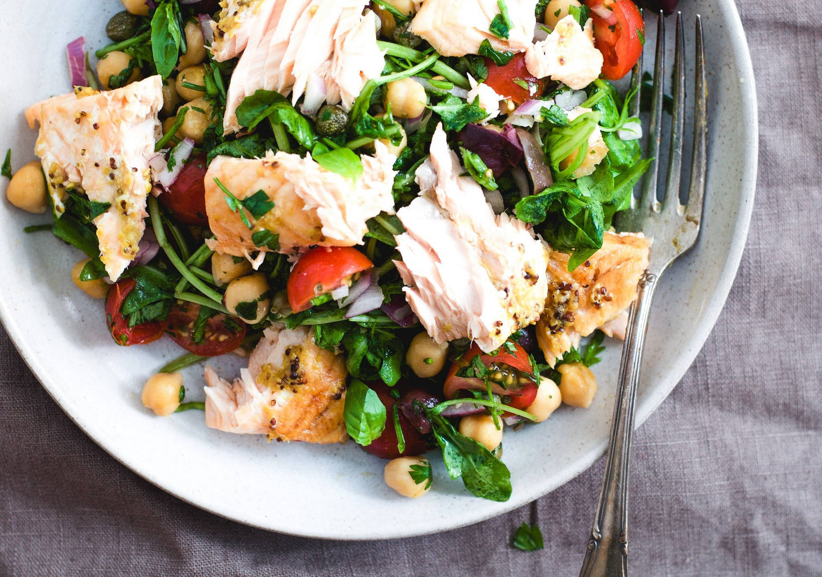 Salade au saumon et aux pois chiches