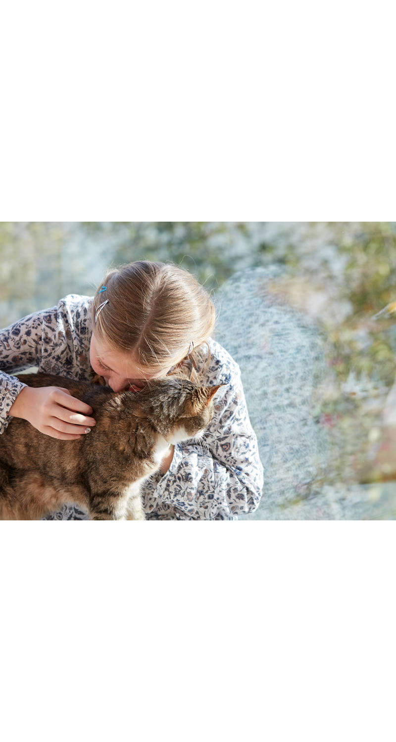 Mädchen mit Katze.