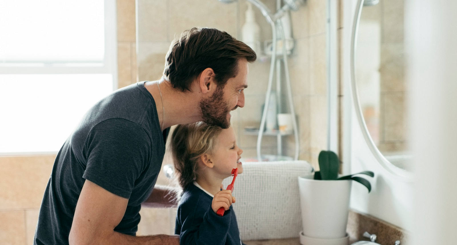 Richtig Zähneputzen: erfolgreich gegen Karies und Zahnstein