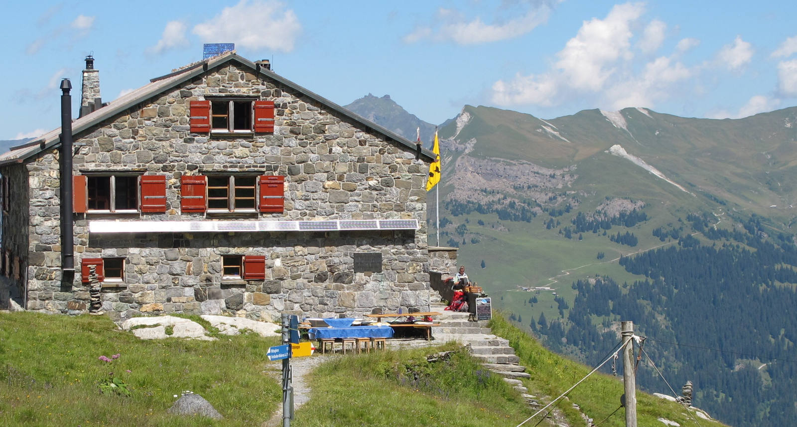 Martinsmadhütte bei Sonnenschein