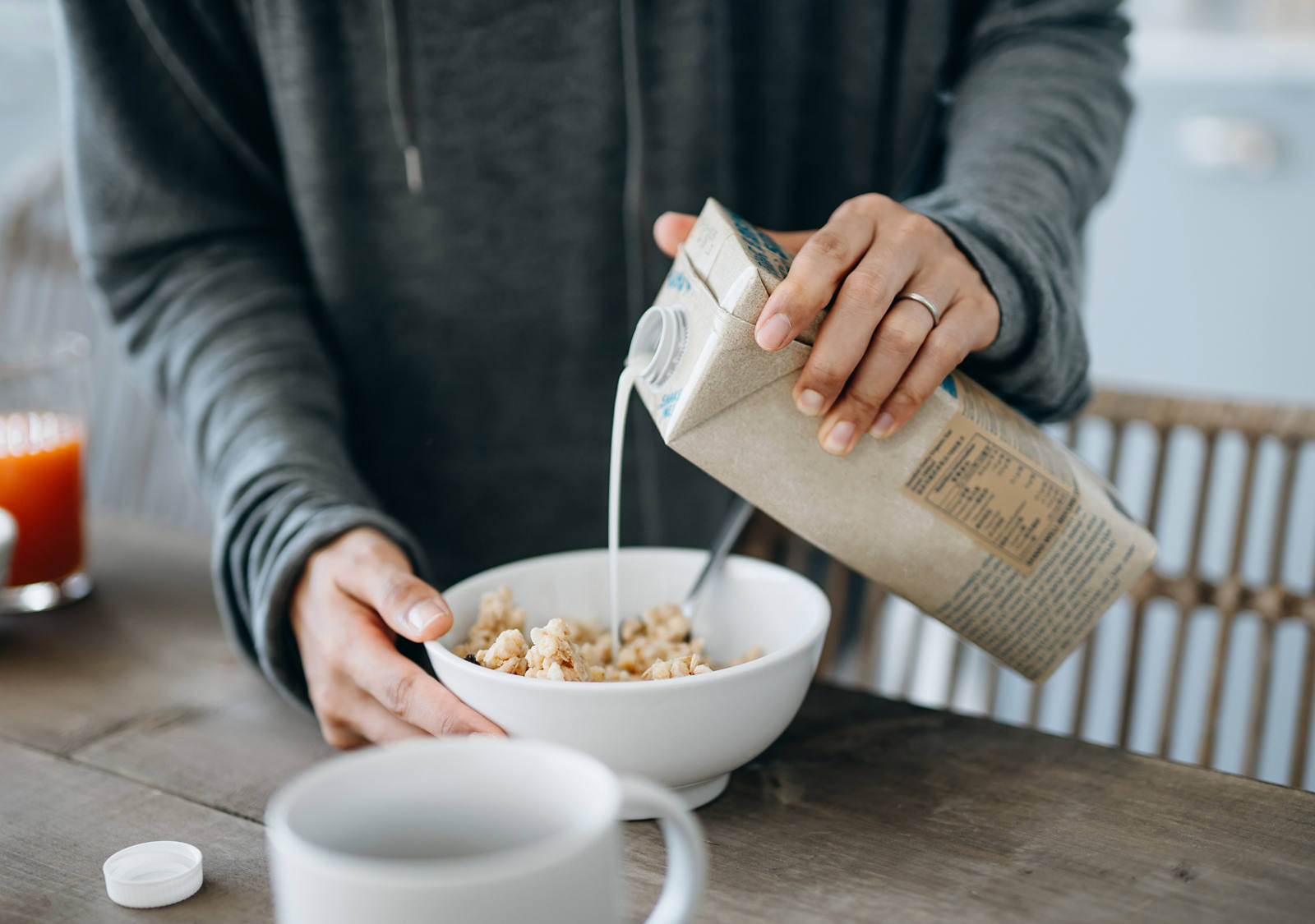 Kuhmilch oder vegane Milchalternativen: was ist gesünder?