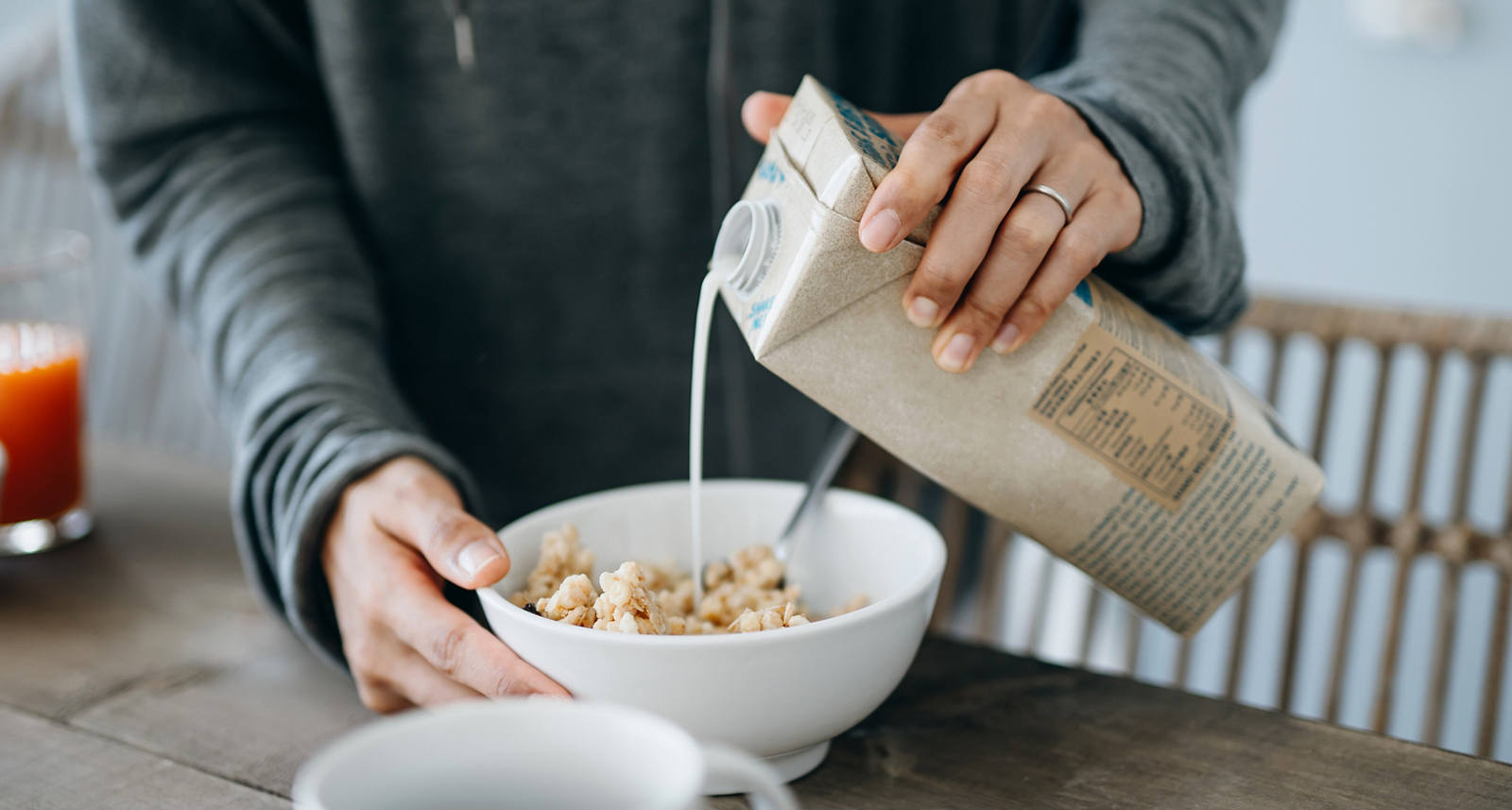 Kuhmilch oder vegane Milchalternativen: was ist gesünder?