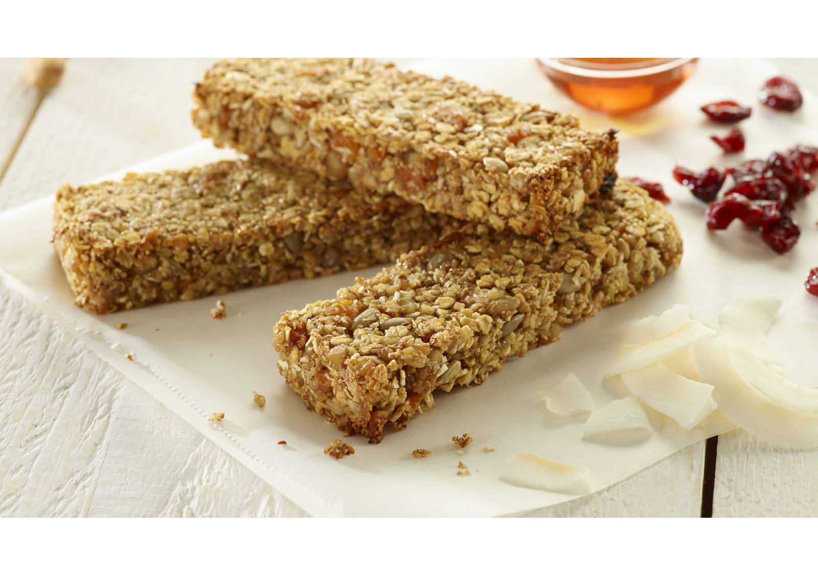 Granola bars: exotic version with bananas, amaranth and coconut