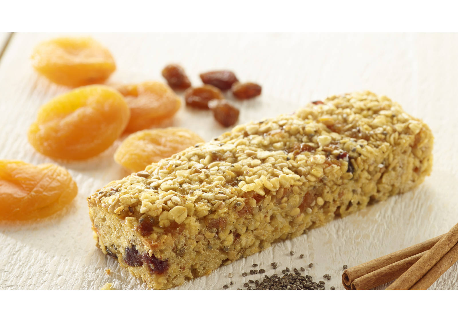 Granola bars: classic bar with dried fruit