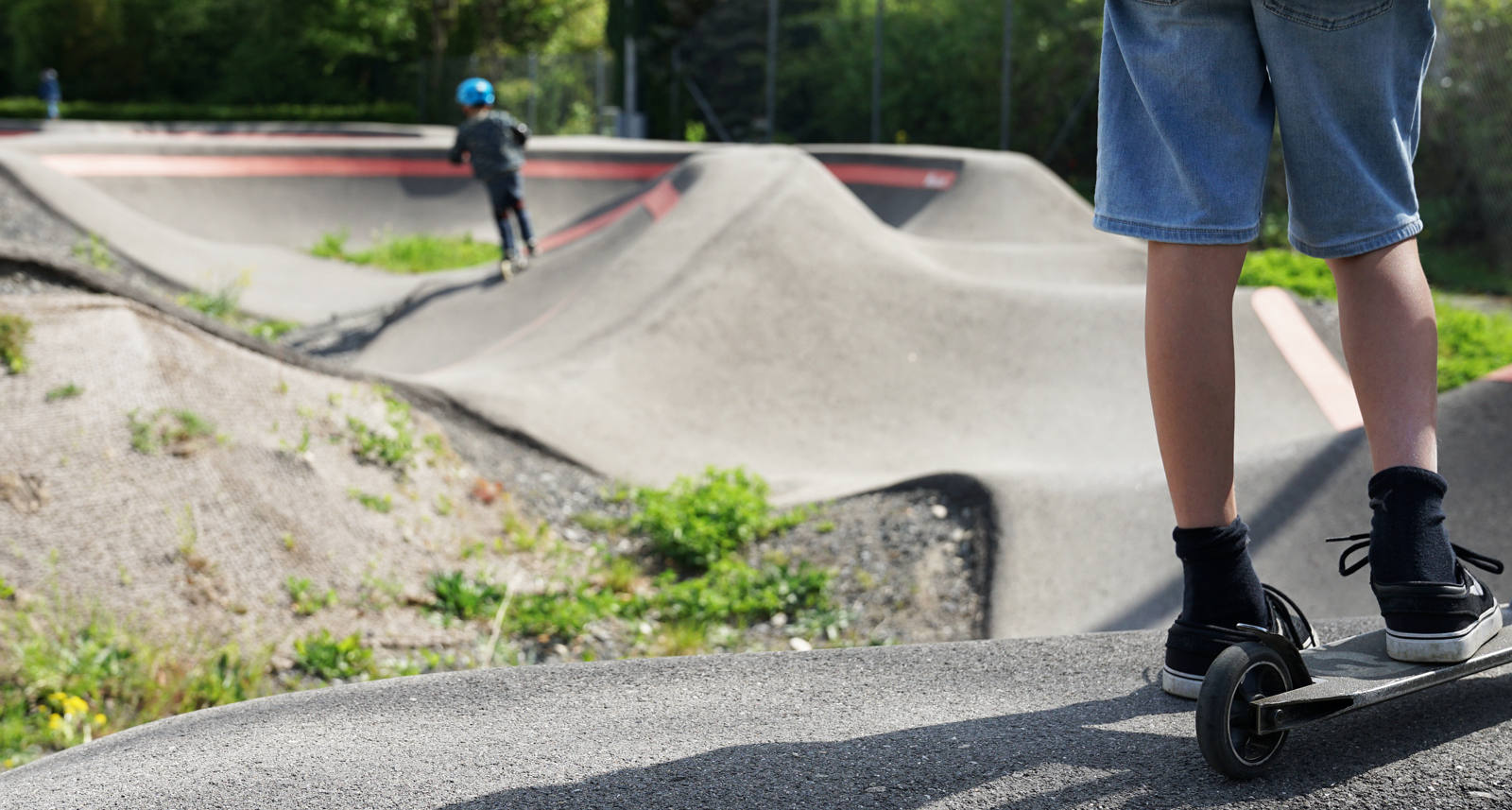 Pump store track scooter