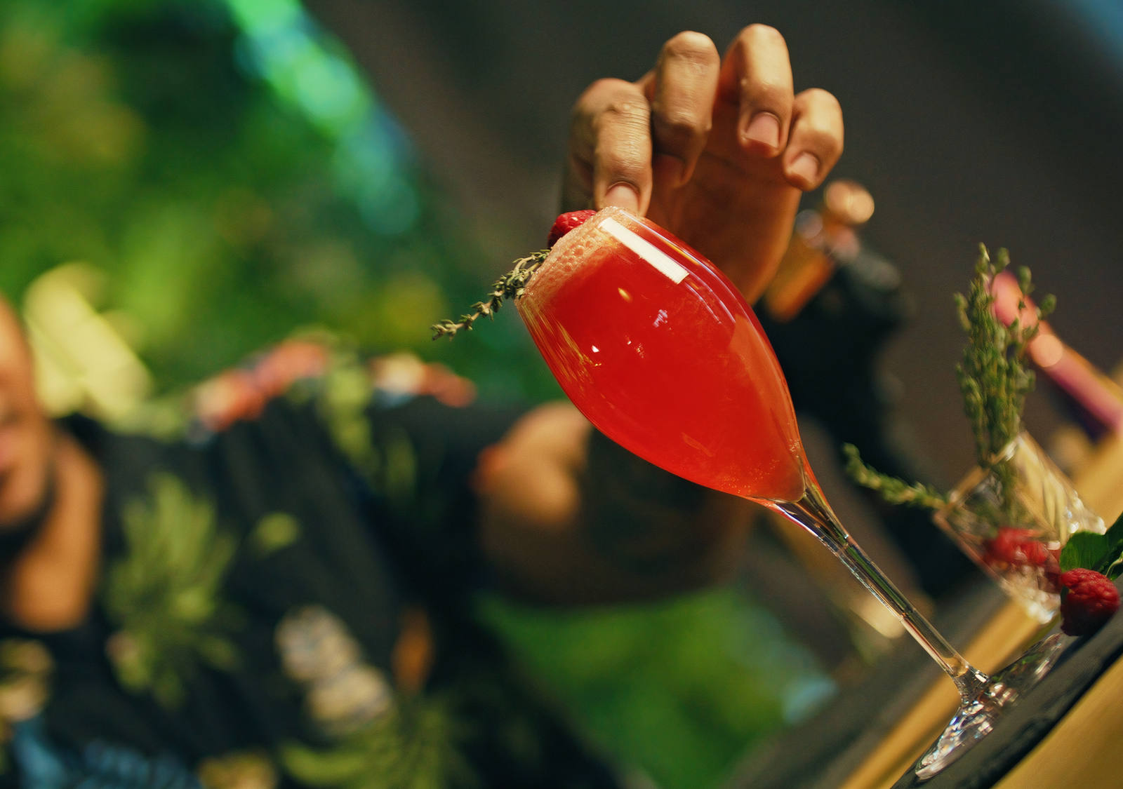 Recipe for a Raspberry Thyme 75: refreshment in a glass