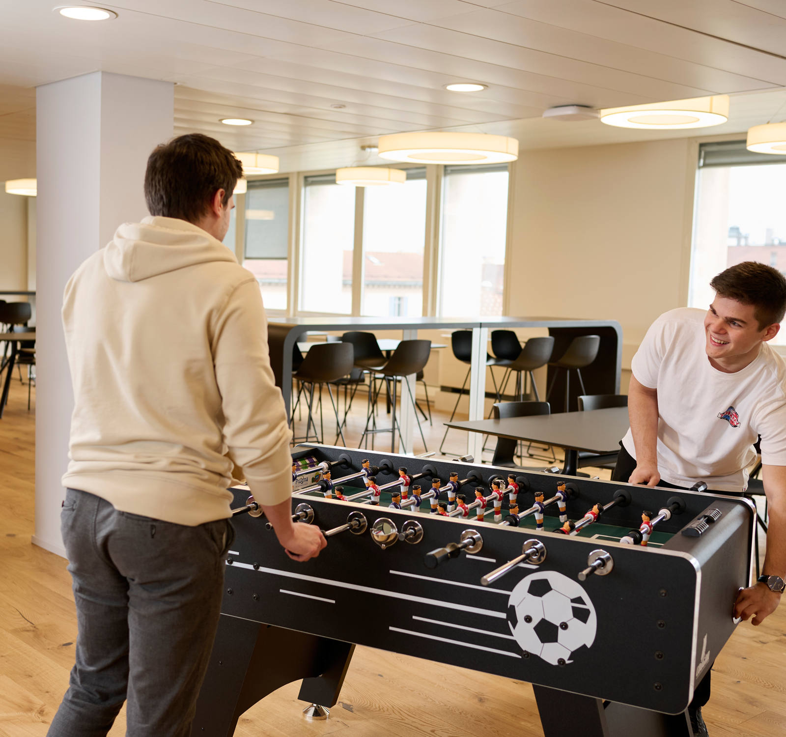 standort-lugano-cafeteria-tischfussball.jpg