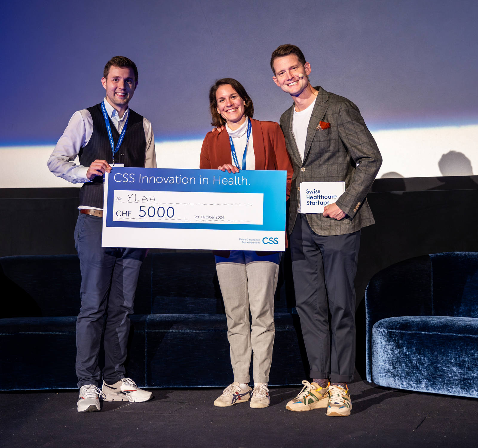 swiss-healthcare-startups-check-uebergabe-ylah.jpg