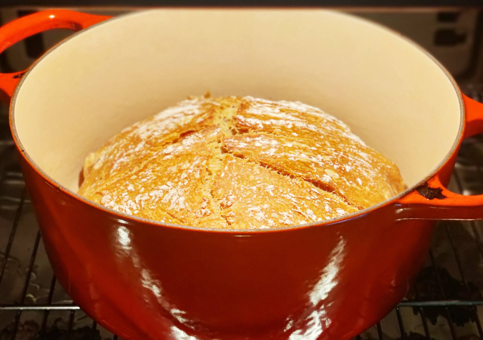 Bread in a pot: Easy-to-make bread without kneading